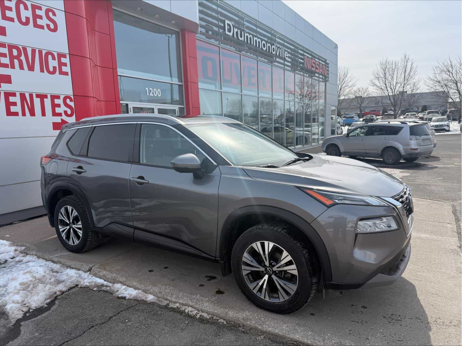 2023 Nissan Rogue SV - Image 1