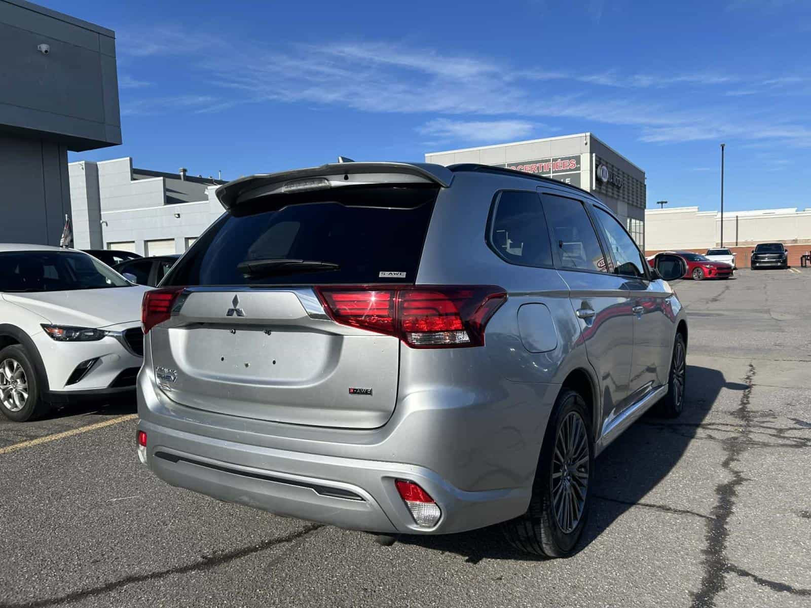 2022 Mitsubishi Outlander Black Edition - Image 4