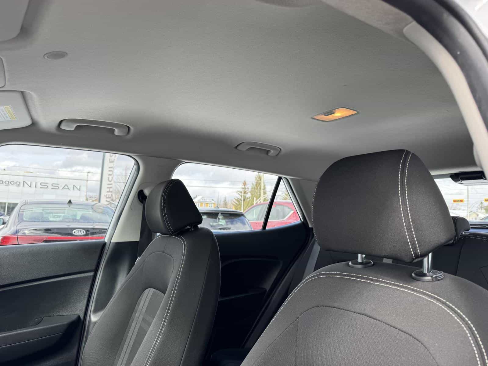 2022 Hyundai Venue Preferred - Image 10