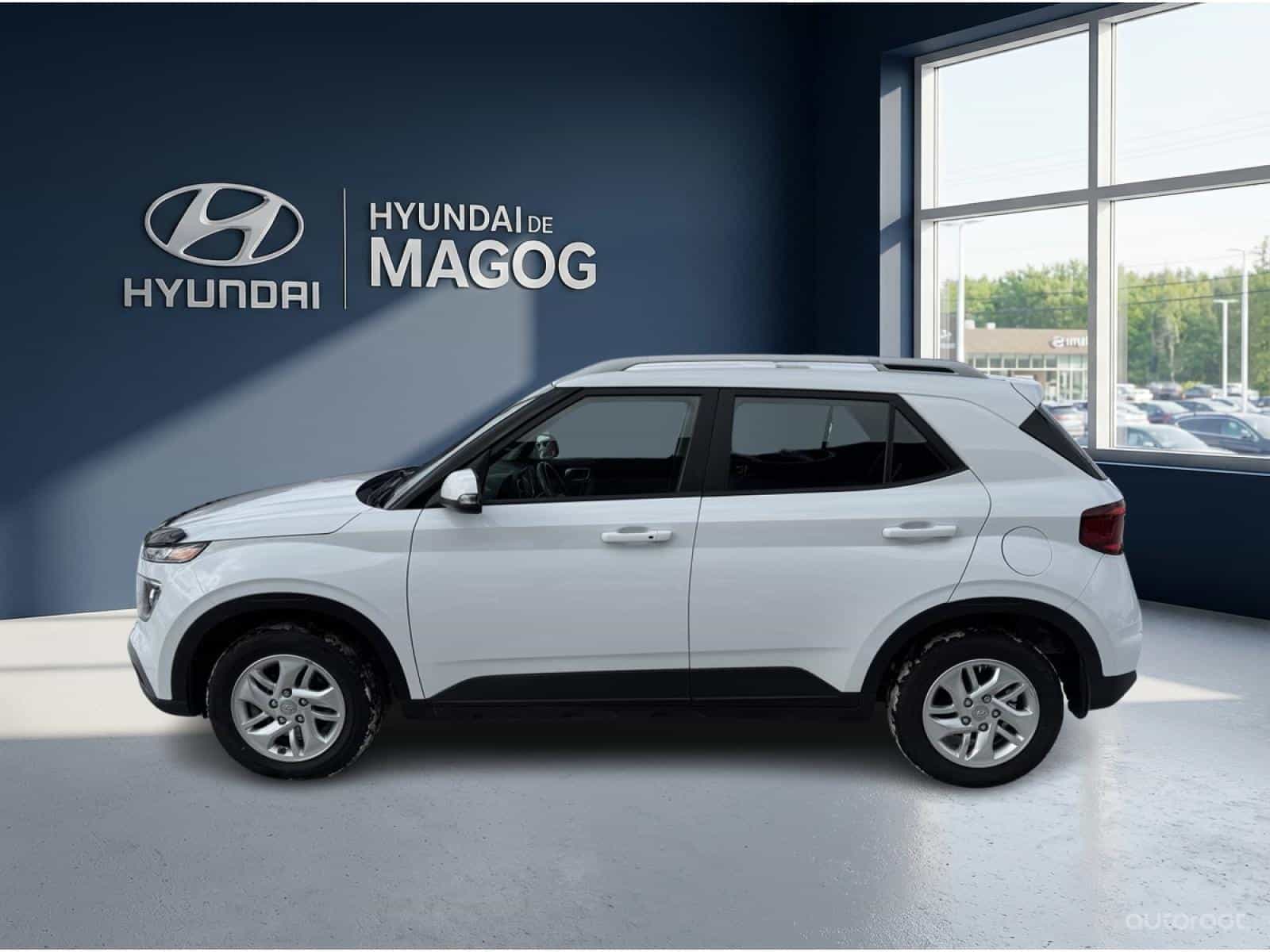 2022 Hyundai Venue Preferred - Image 2