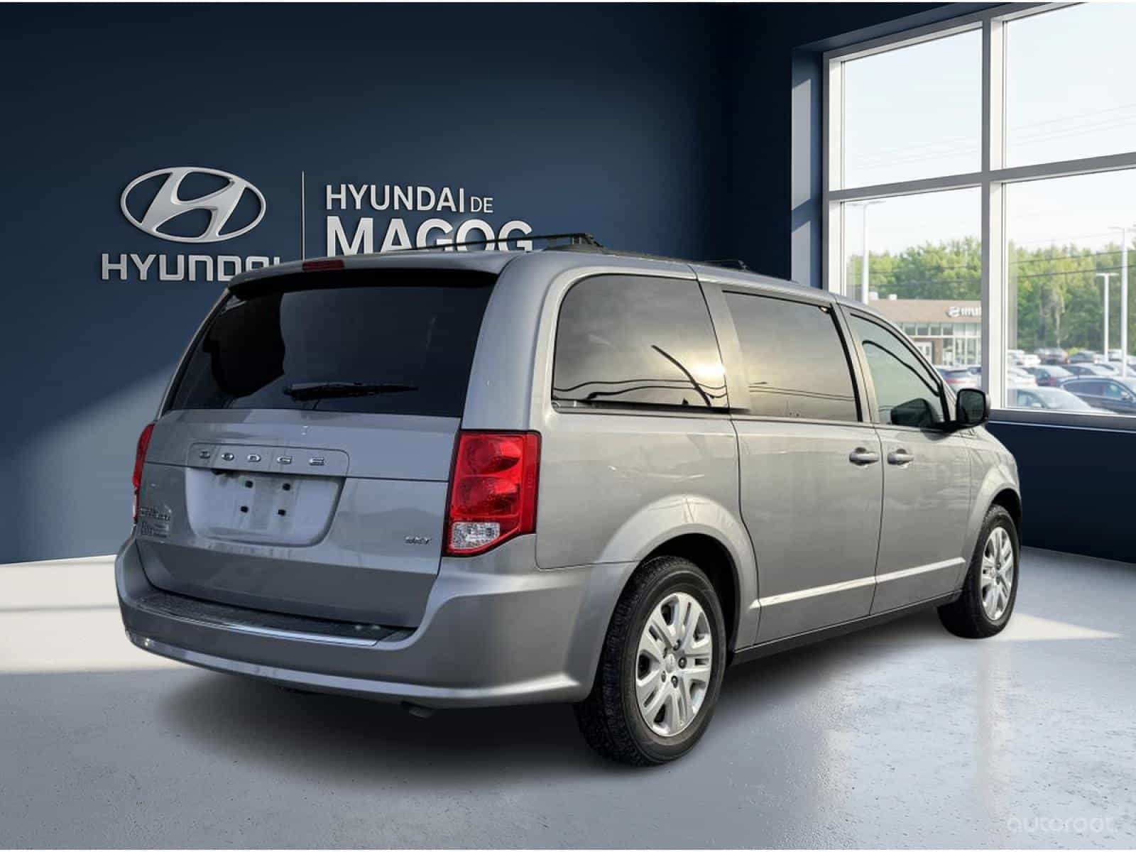 2019 Dodge Grand Caravan SXT - Image 5