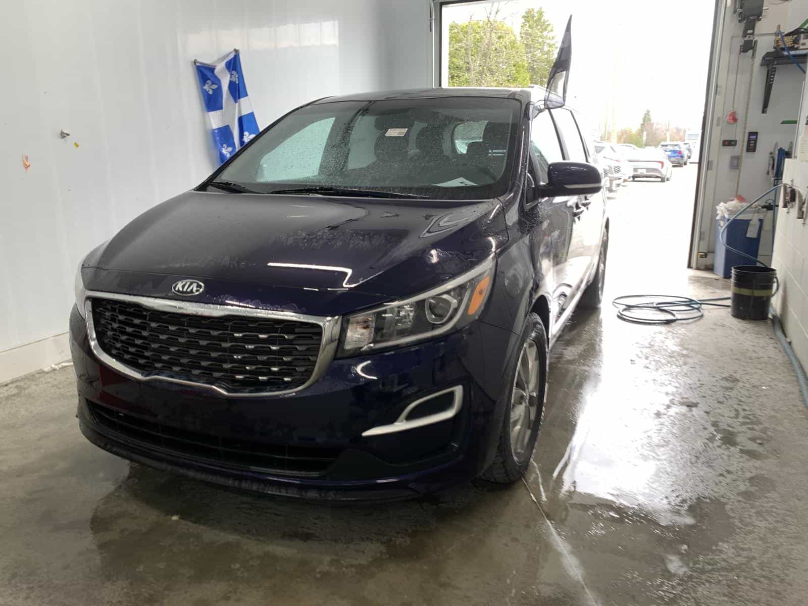 2020 Kia Sedona LX - Image 1