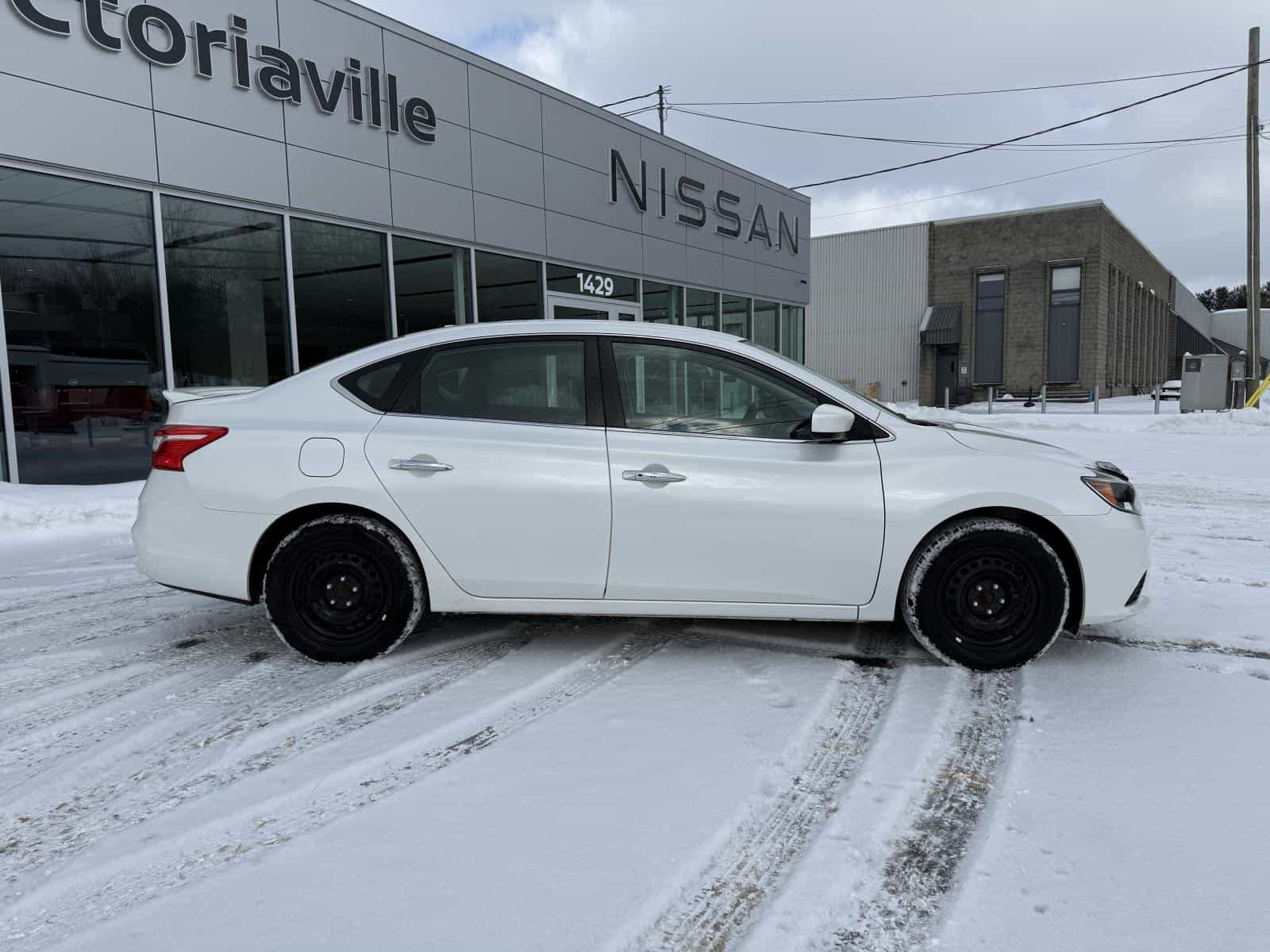 2017 Nissan Sentra SV - Image 9