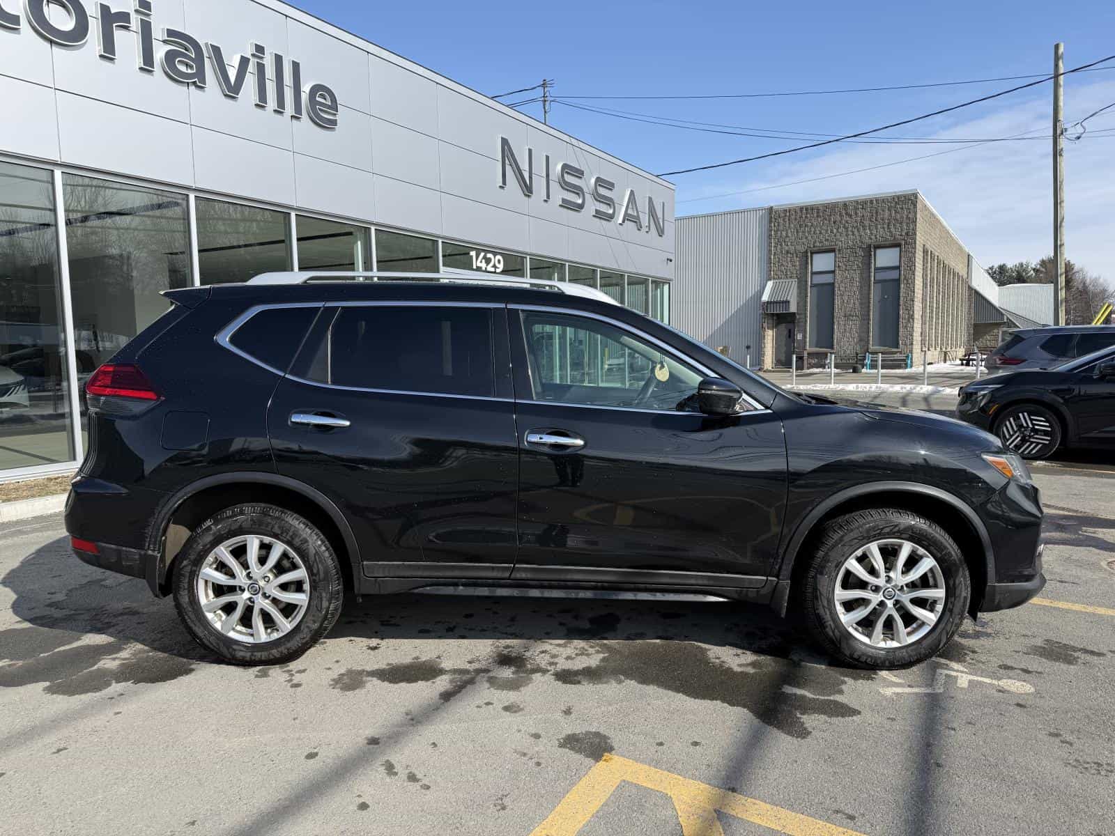 2017 Nissan Rogue SV - Image 9