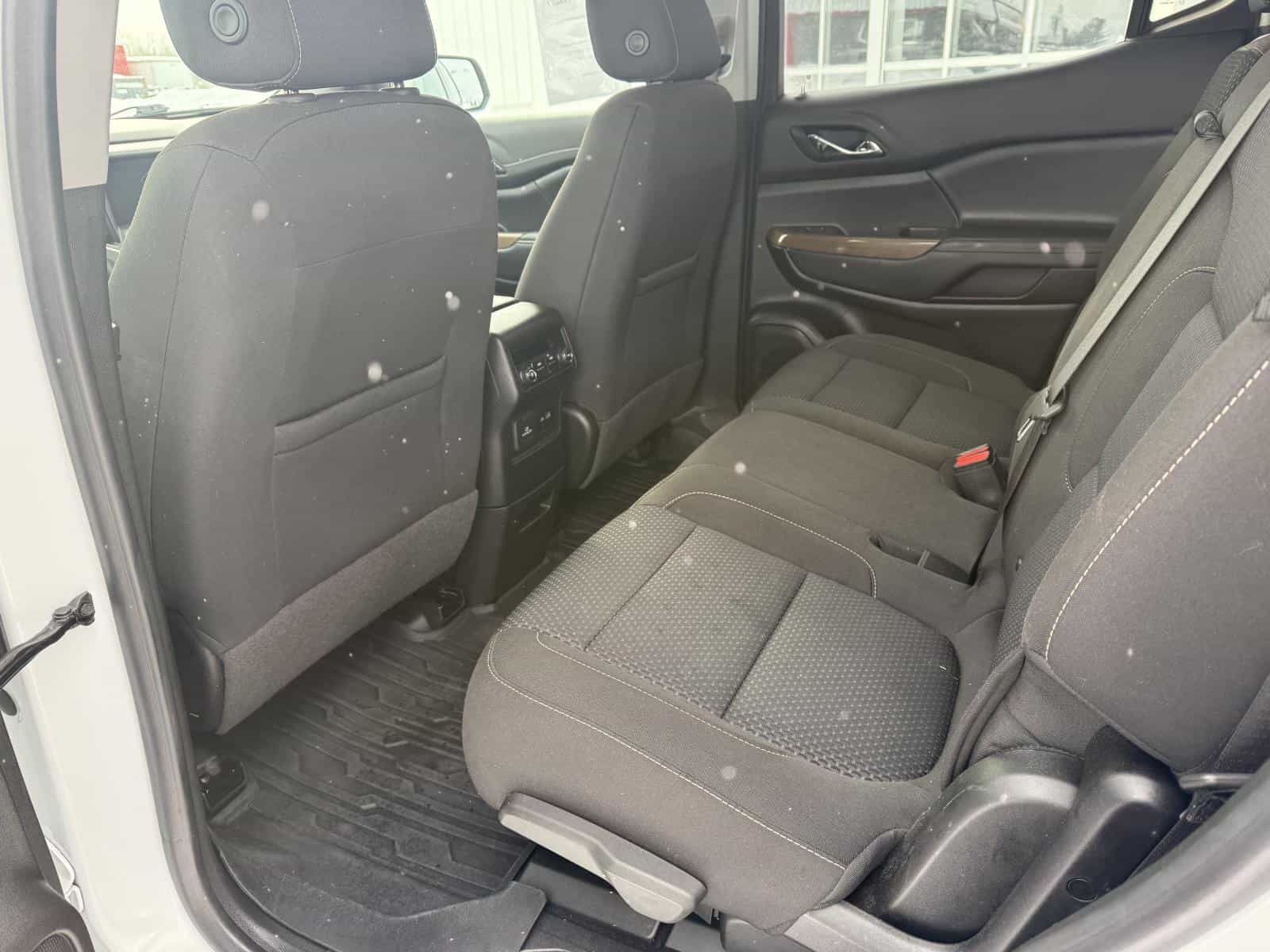 2021 GMC Acadia SLE - Image 21