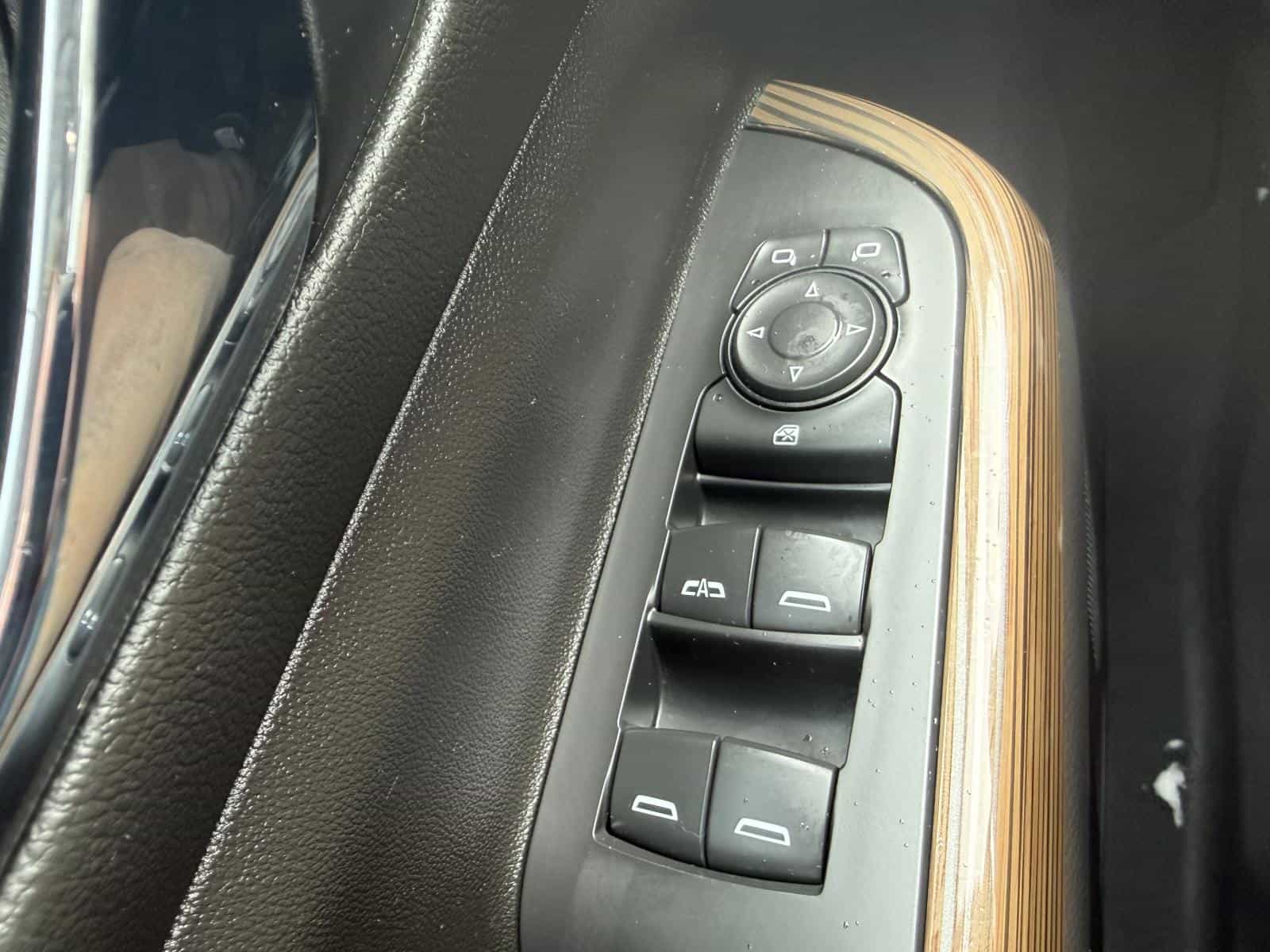 2021 GMC Acadia SLE - Image 25