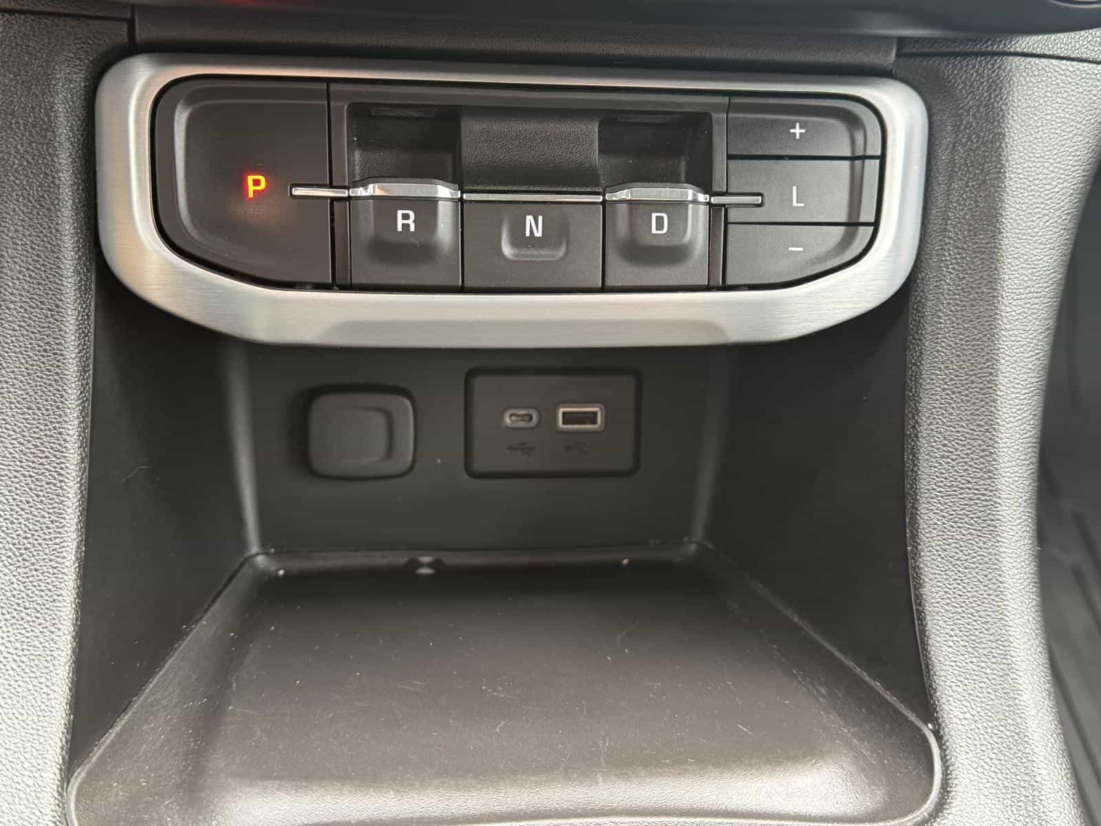 2021 GMC Acadia SLE - Image 31