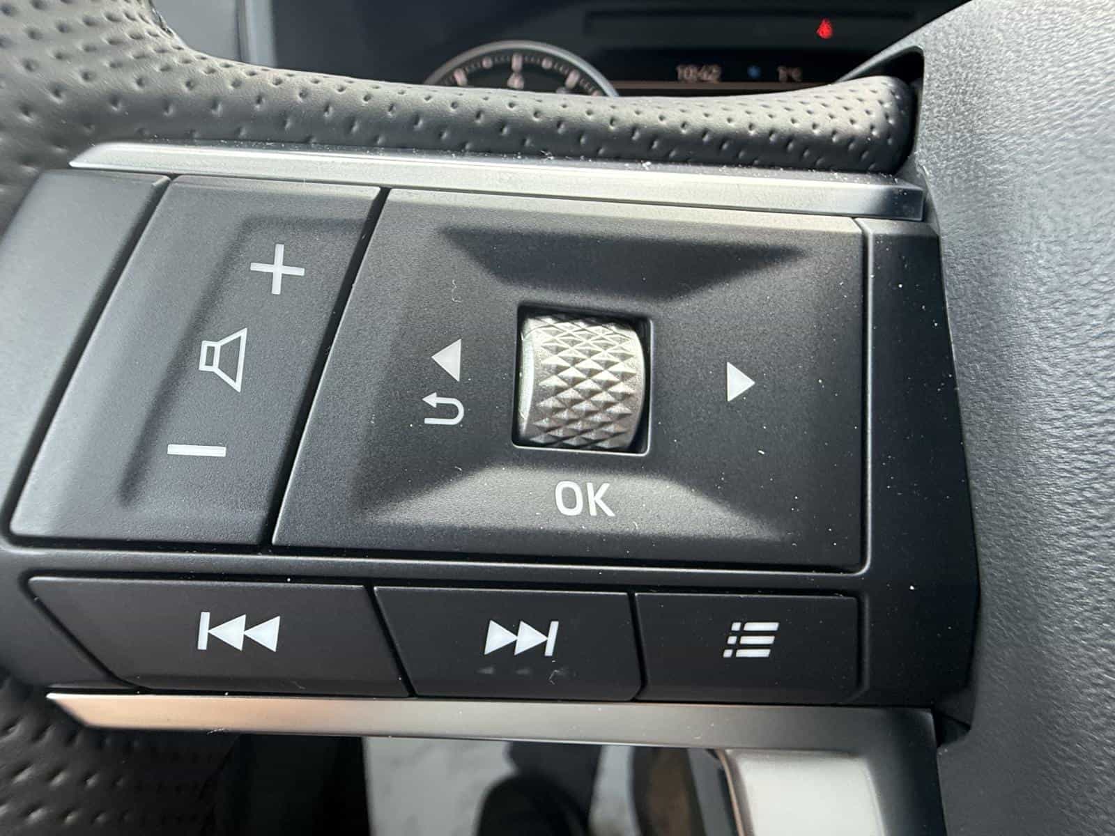 2025 Mitsubishi Outlander ES - Image 14