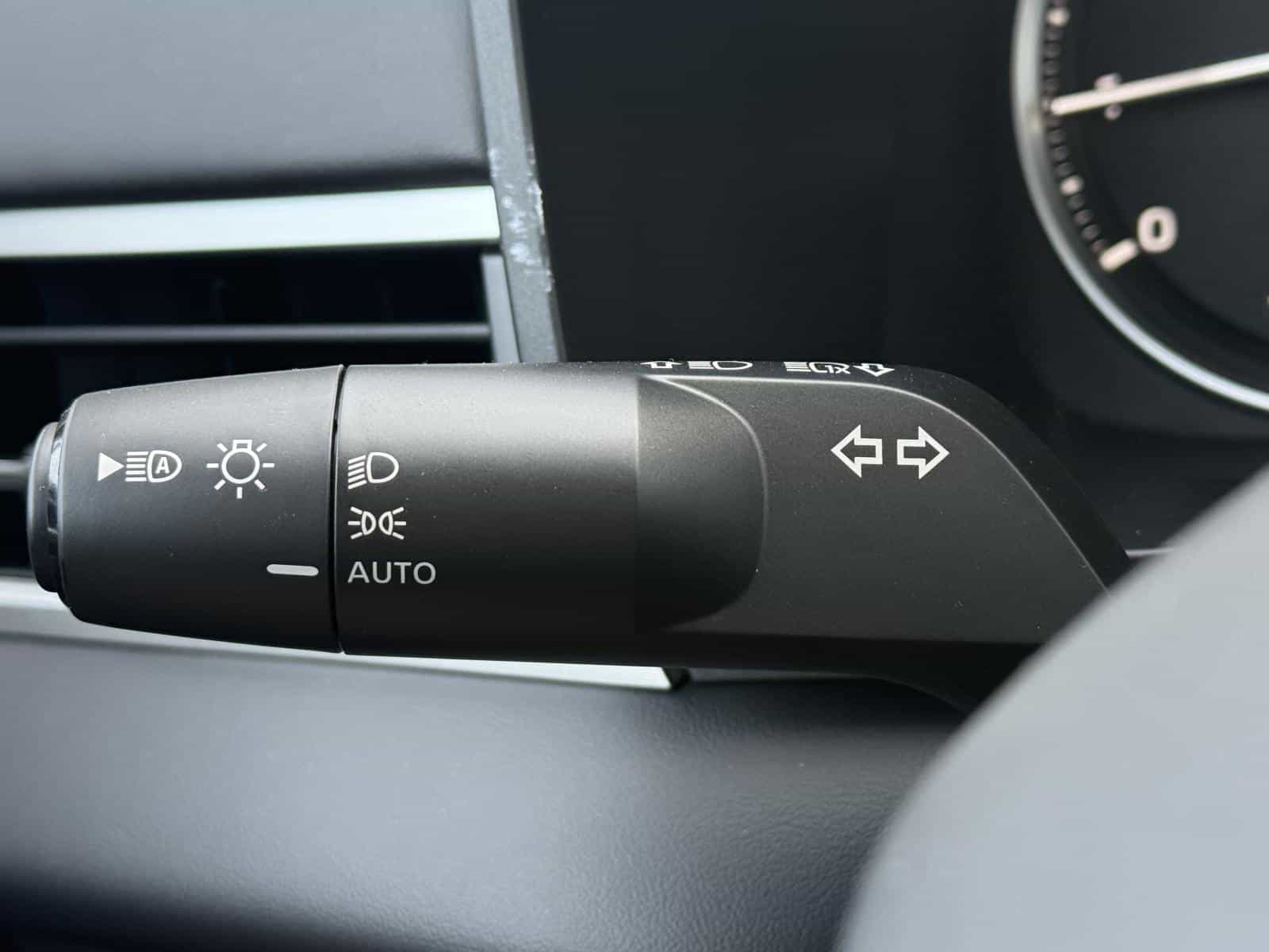 2025 Mitsubishi Outlander ES - Image 13