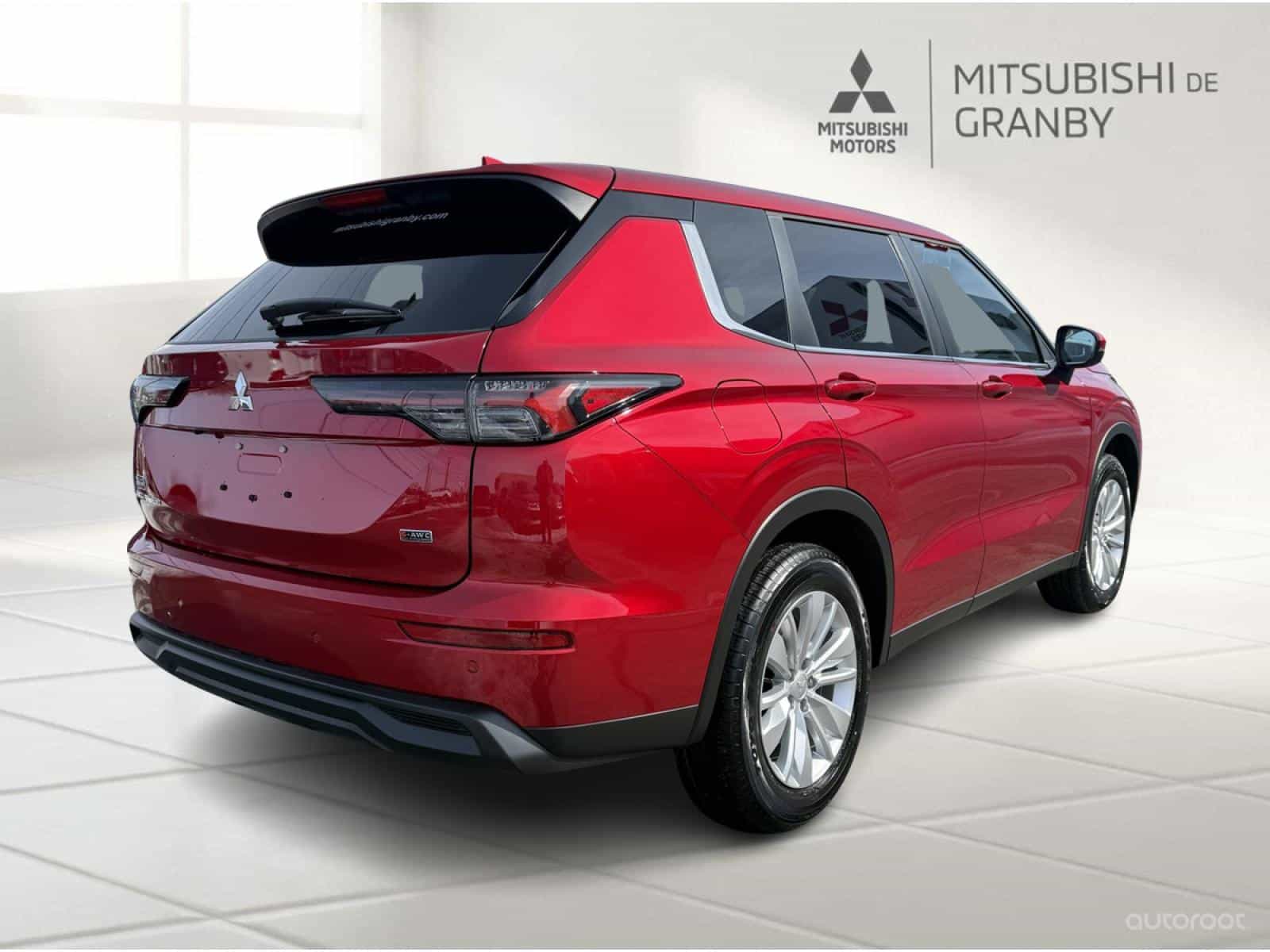 2025 Mitsubishi Outlander ES - Image 6