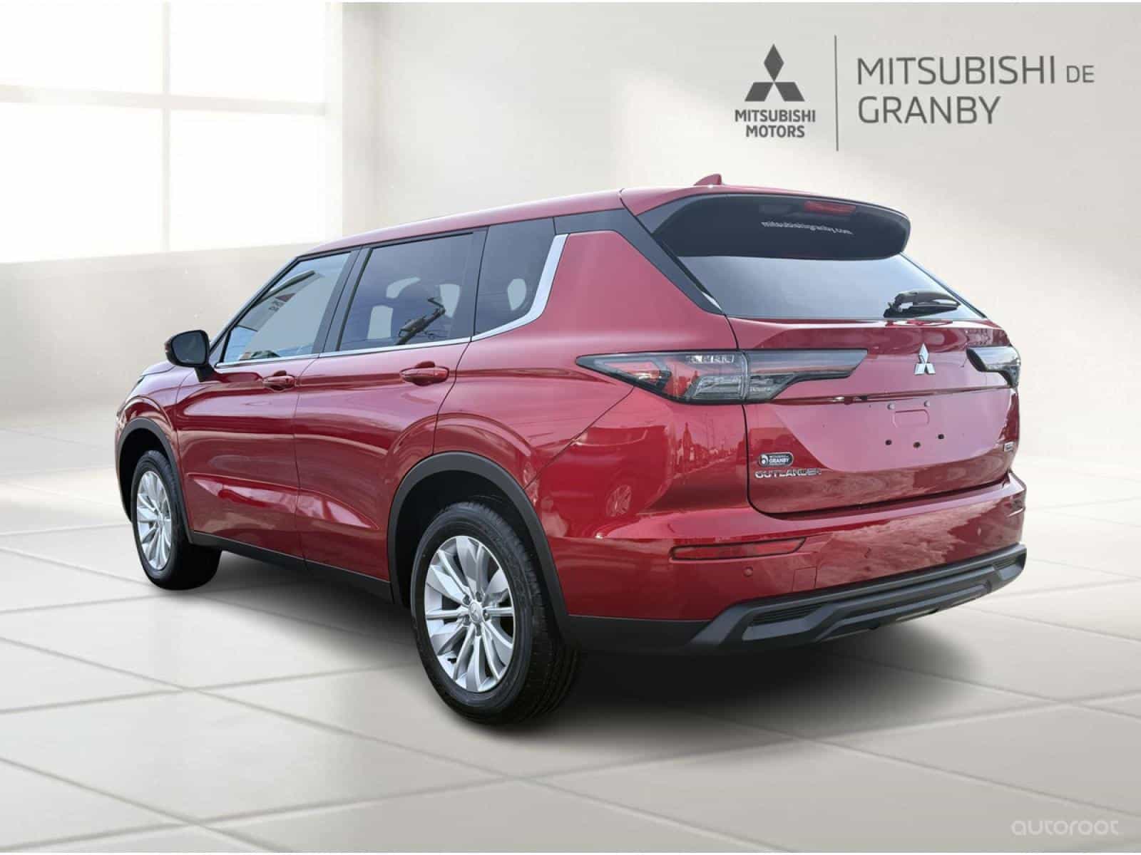 2025 Mitsubishi Outlander ES - Image 8