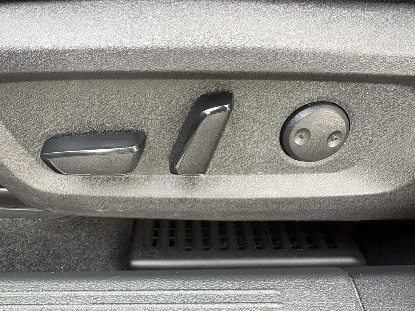 2023 Nissan Rogue SV Midnight - Image 20