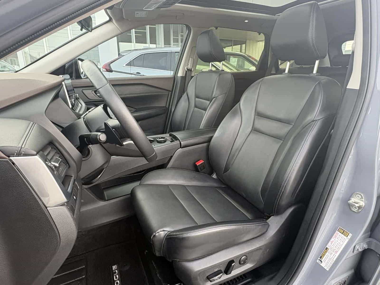 2023 Nissan Rogue SV Midnight - Image 19