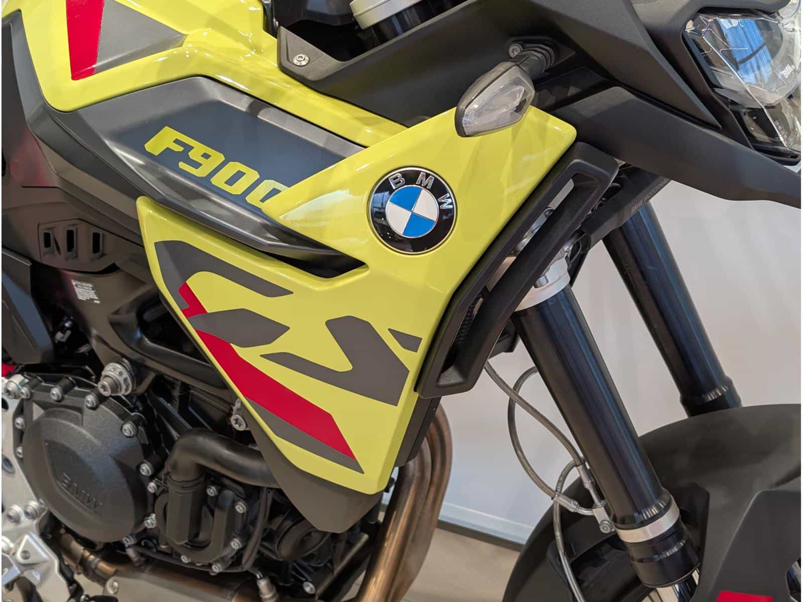 2024 BMW F 900 - Image 3