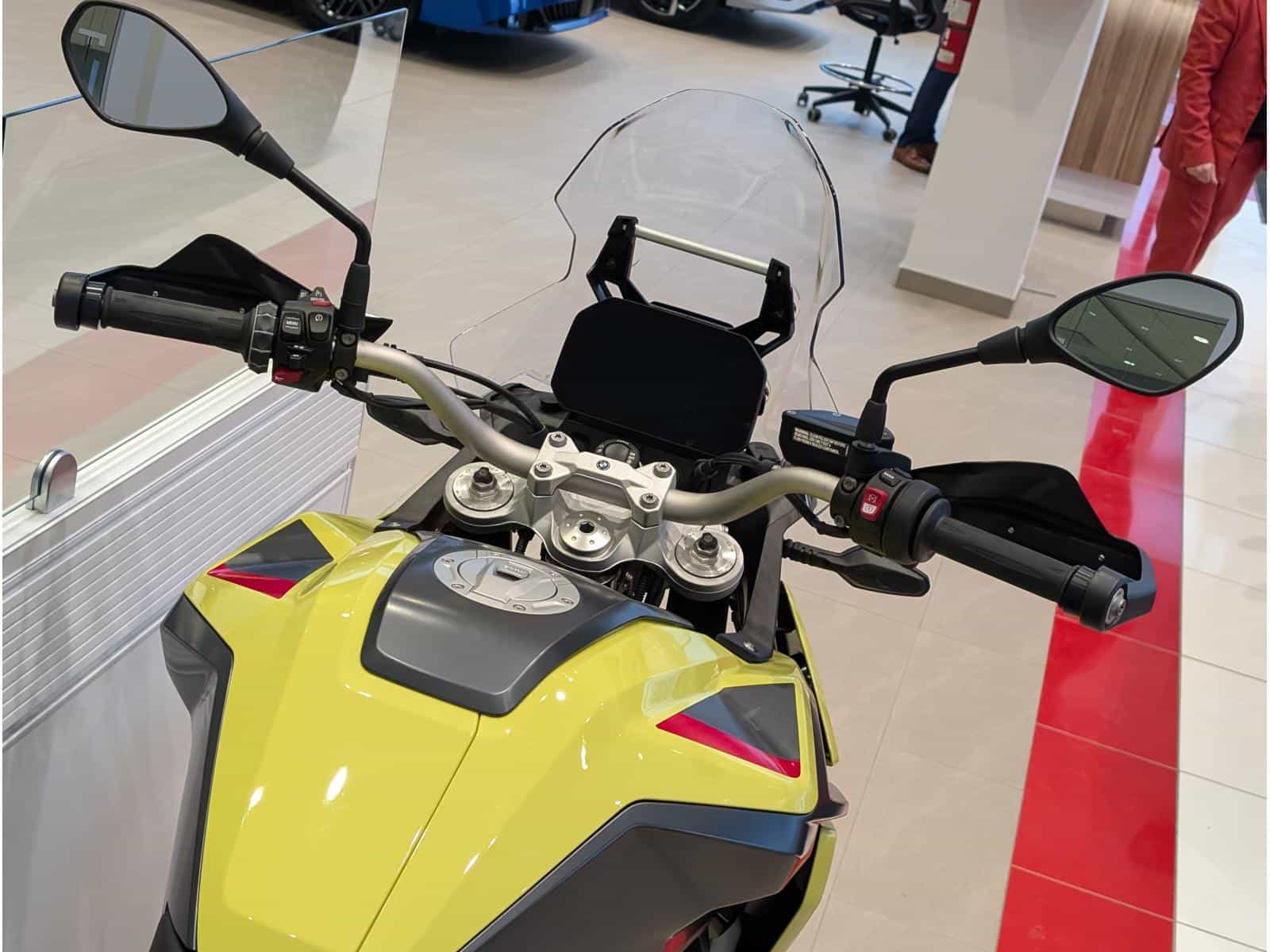 2024 BMW F 900 - Image 9