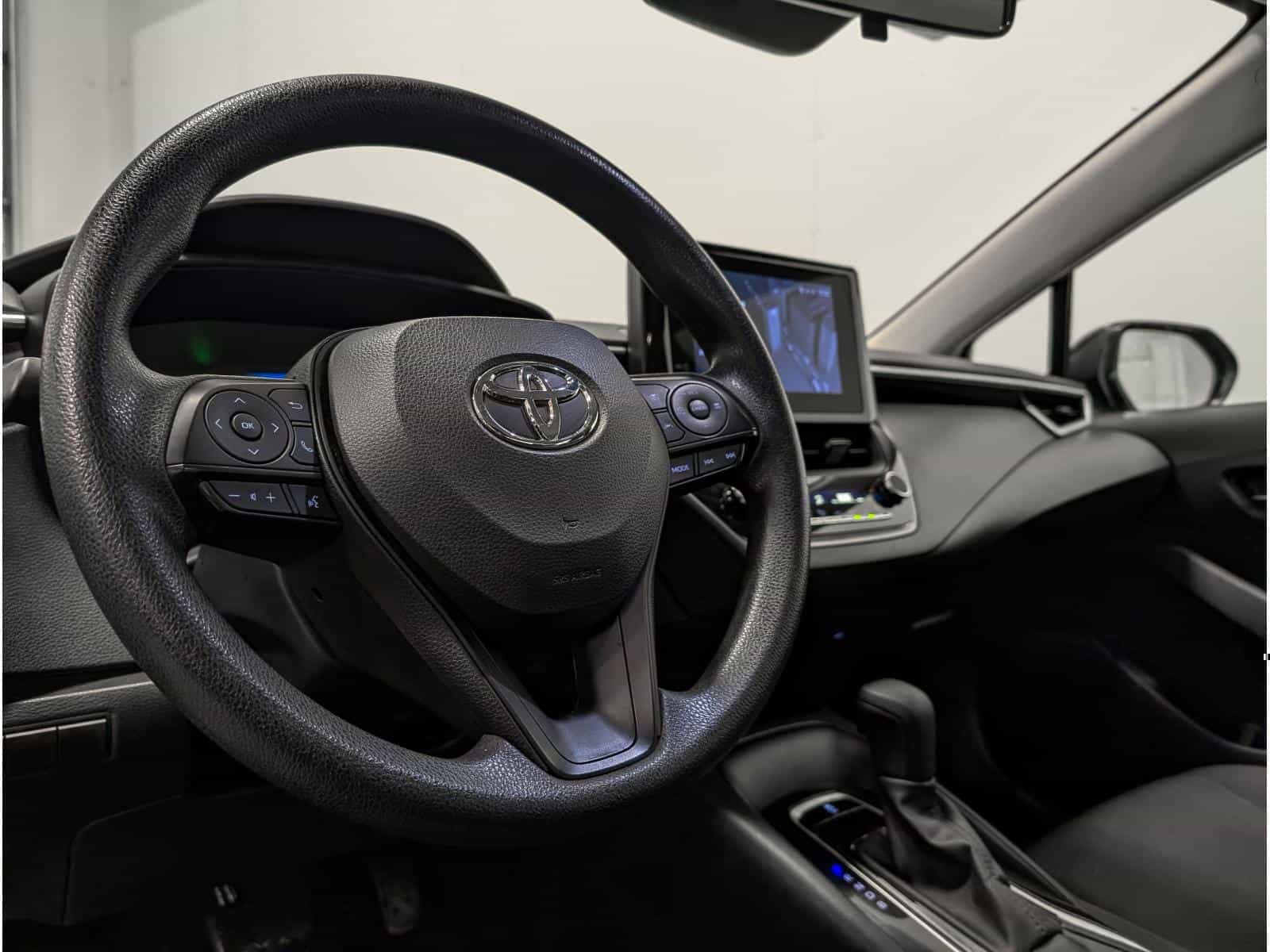 2023 Toyota Corolla L - Image 6