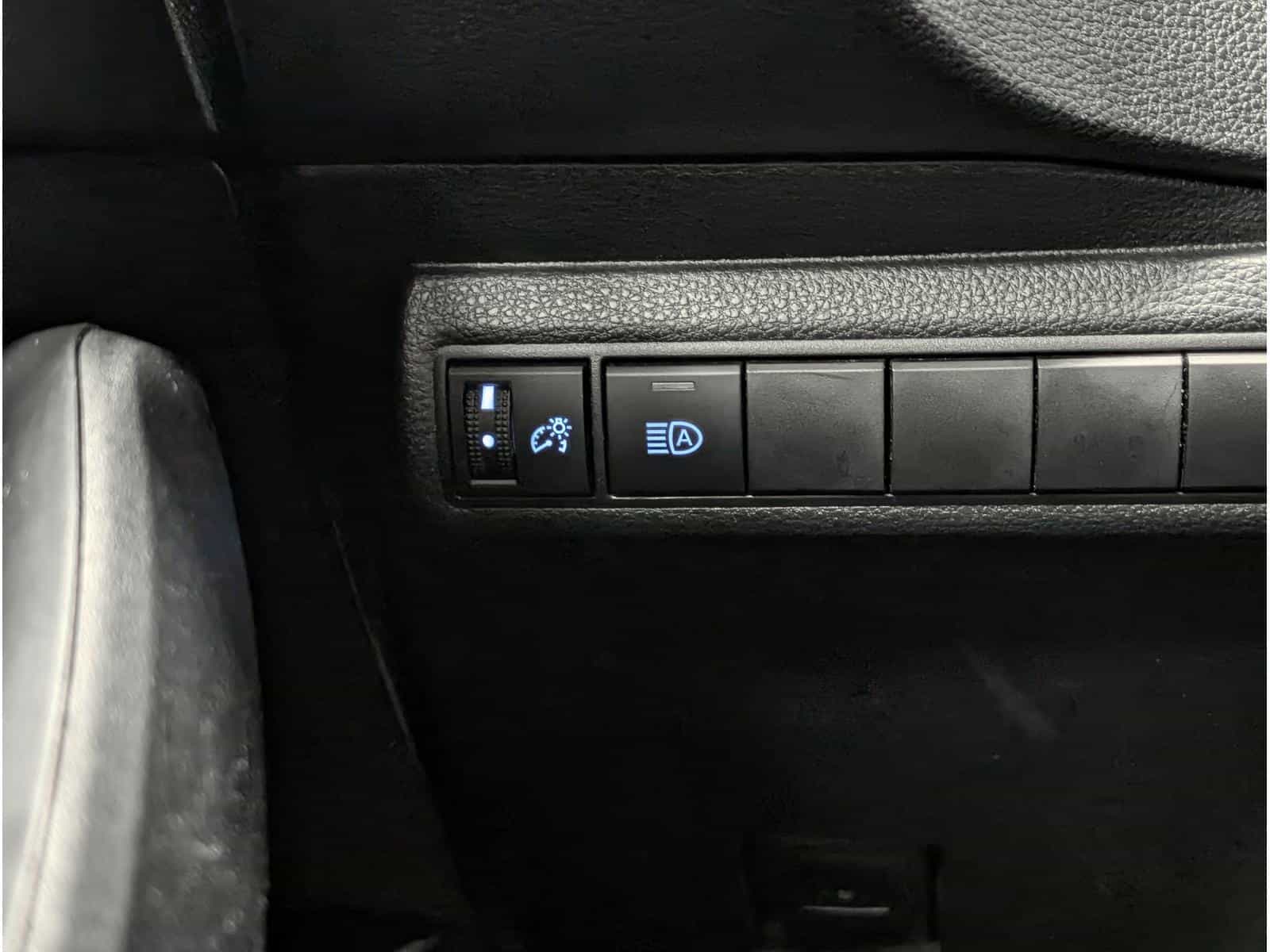 2023 Toyota Corolla L - Image 15