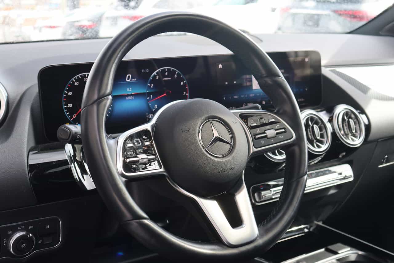 2022 Mercedes-Benz GLA-Class GLA250 - Image 10