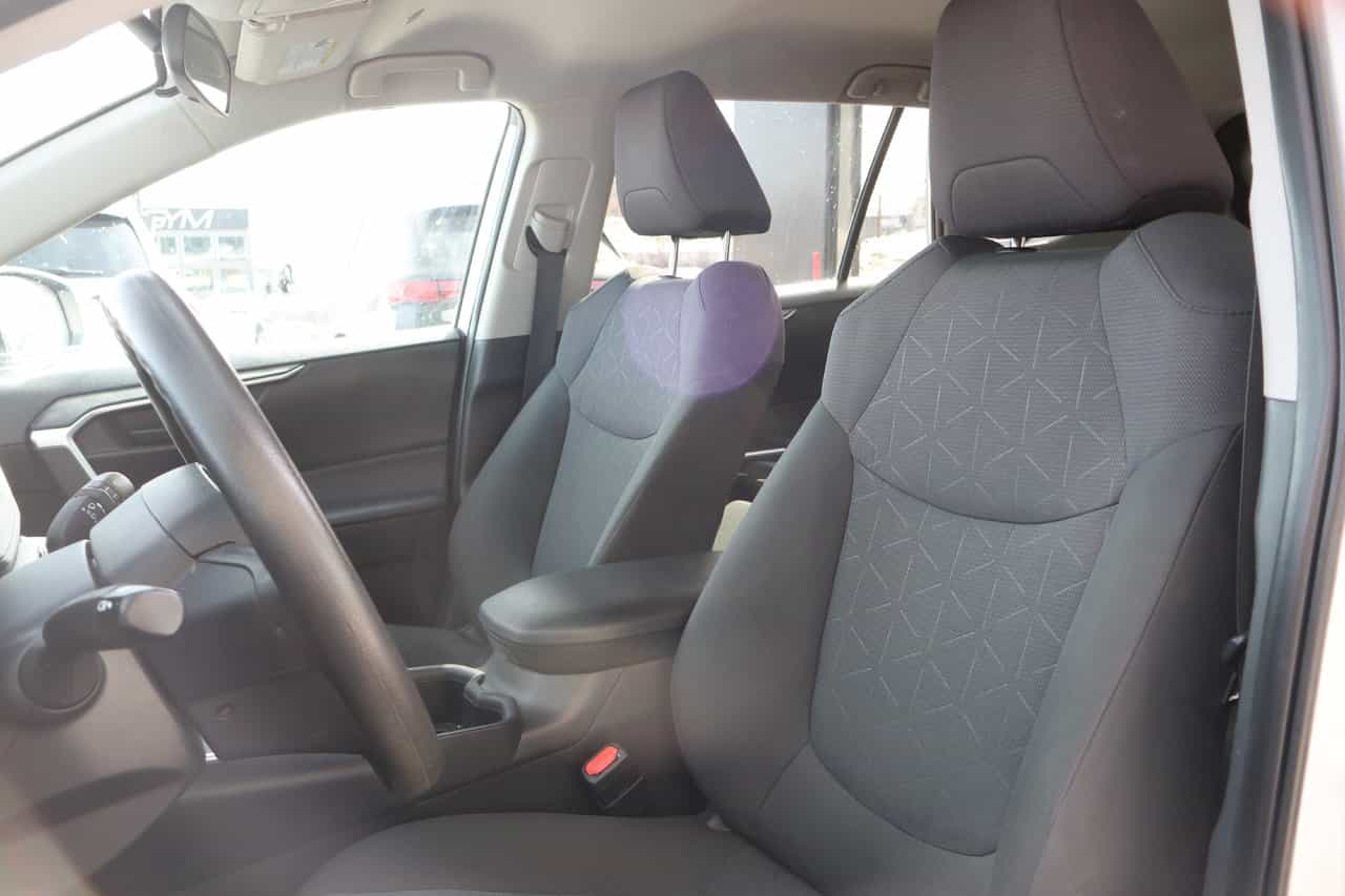 2024 Toyota Rav4 LE - Image 3