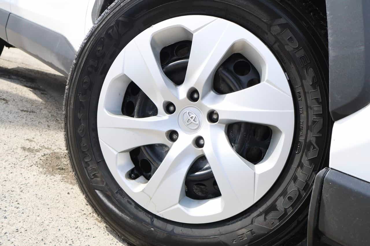 2024 Toyota Rav4 LE - Image 6