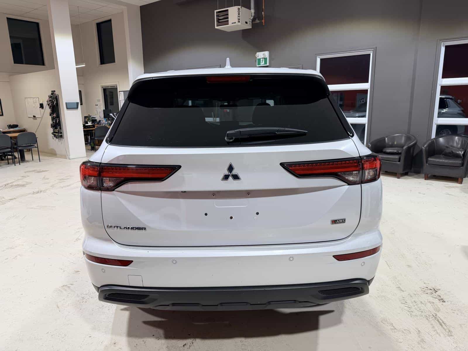 2024 Mitsubishi Outlander ES - Image 5