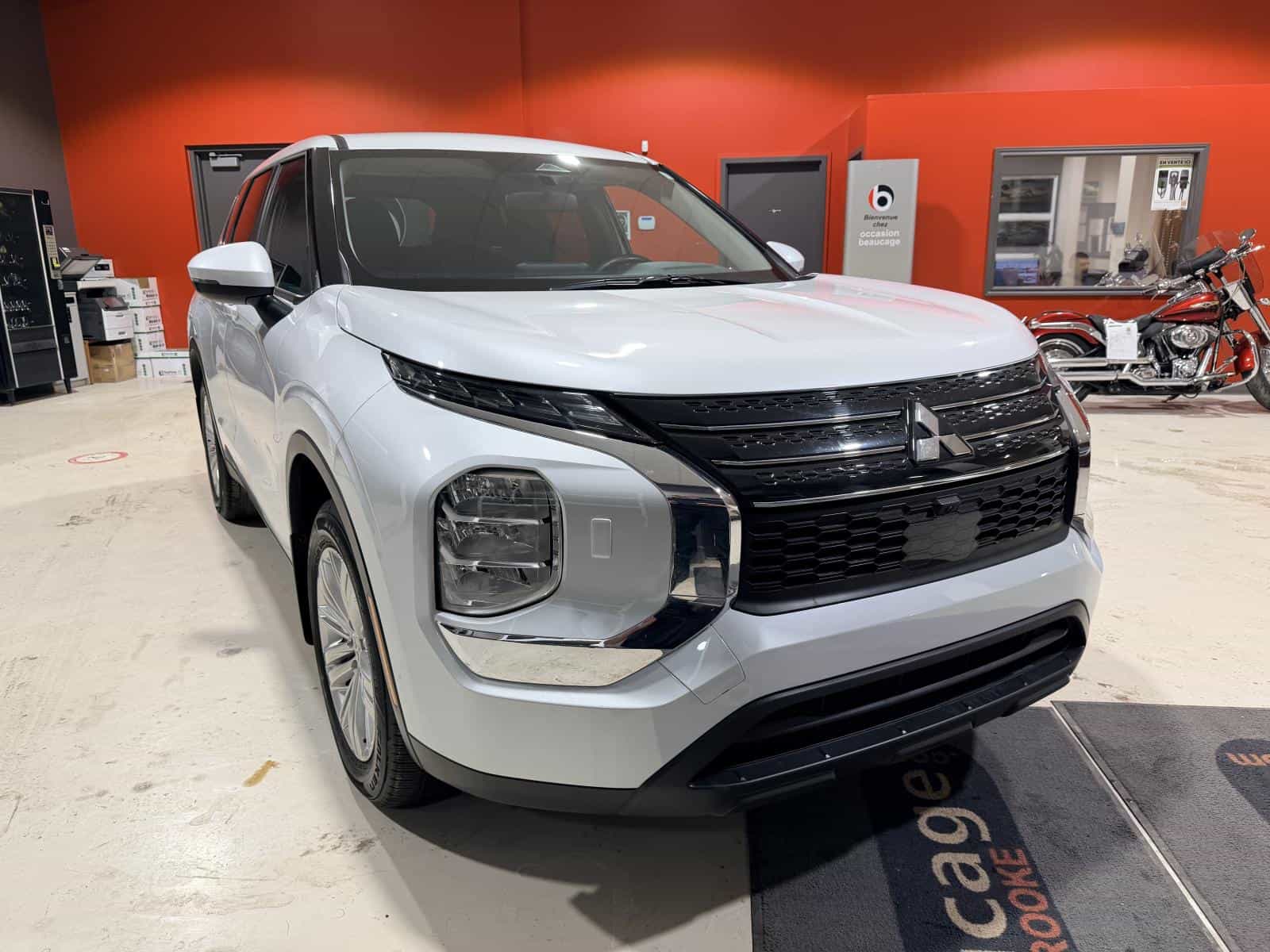 2024 Mitsubishi Outlander ES - Image 11