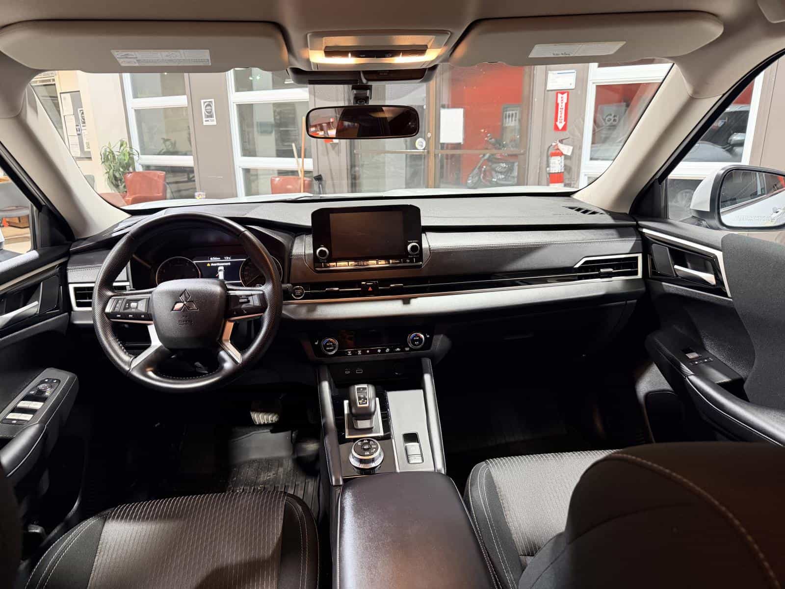 2024 Mitsubishi Outlander ES - Image 28