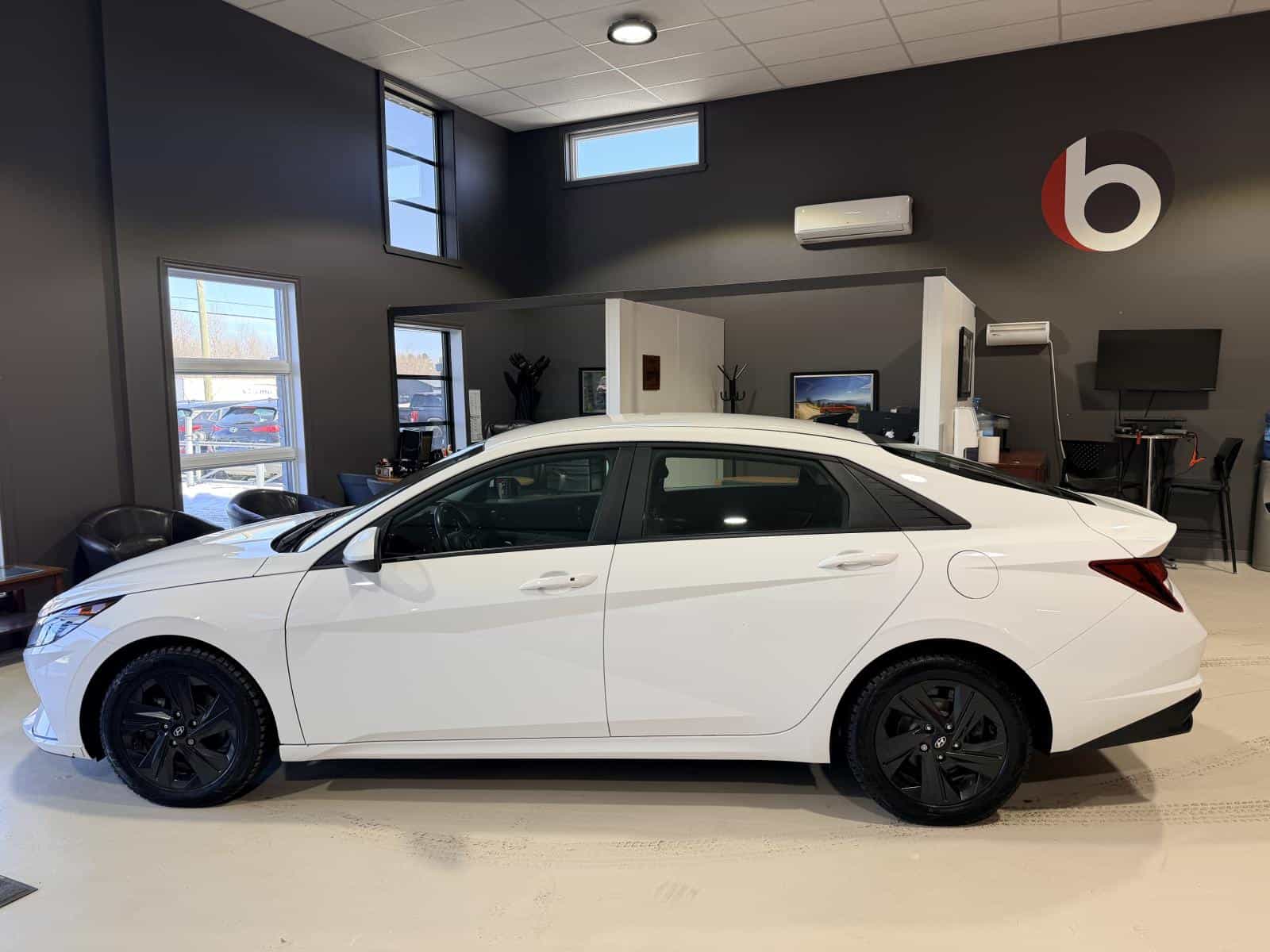 2022 Hyundai Elantra Preferred - Image 3