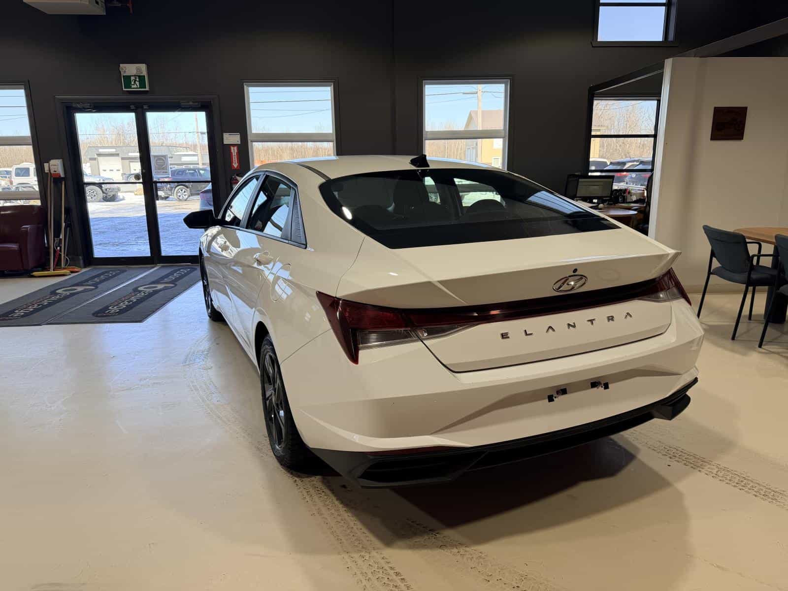 2022 Hyundai Elantra Preferred - Image 4