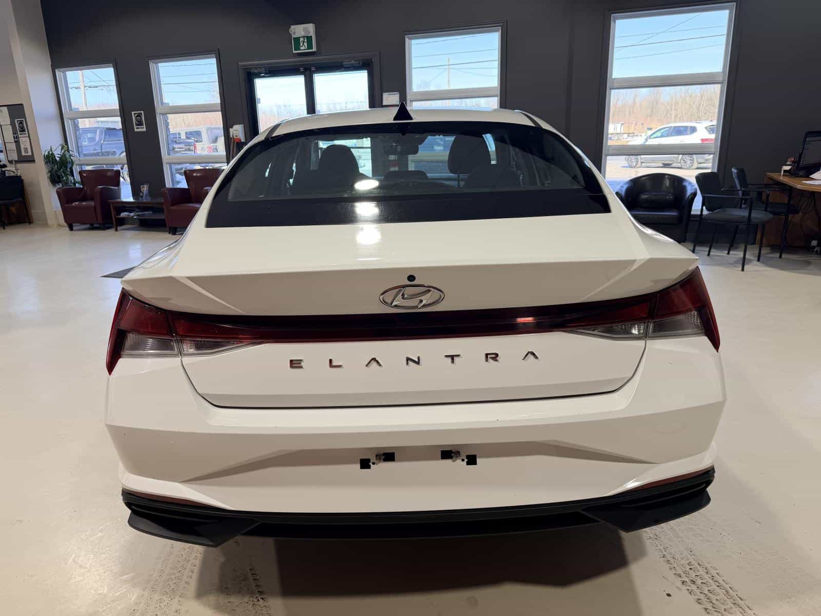 2022 Hyundai Elantra Preferred - Image 5