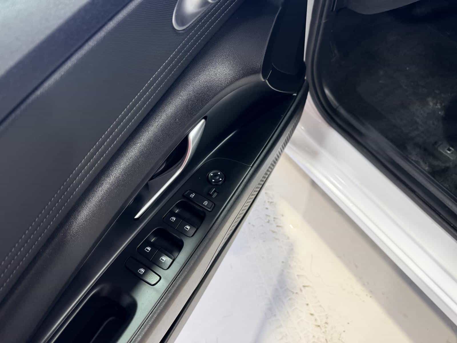 2022 Hyundai Elantra Preferred - Image 15