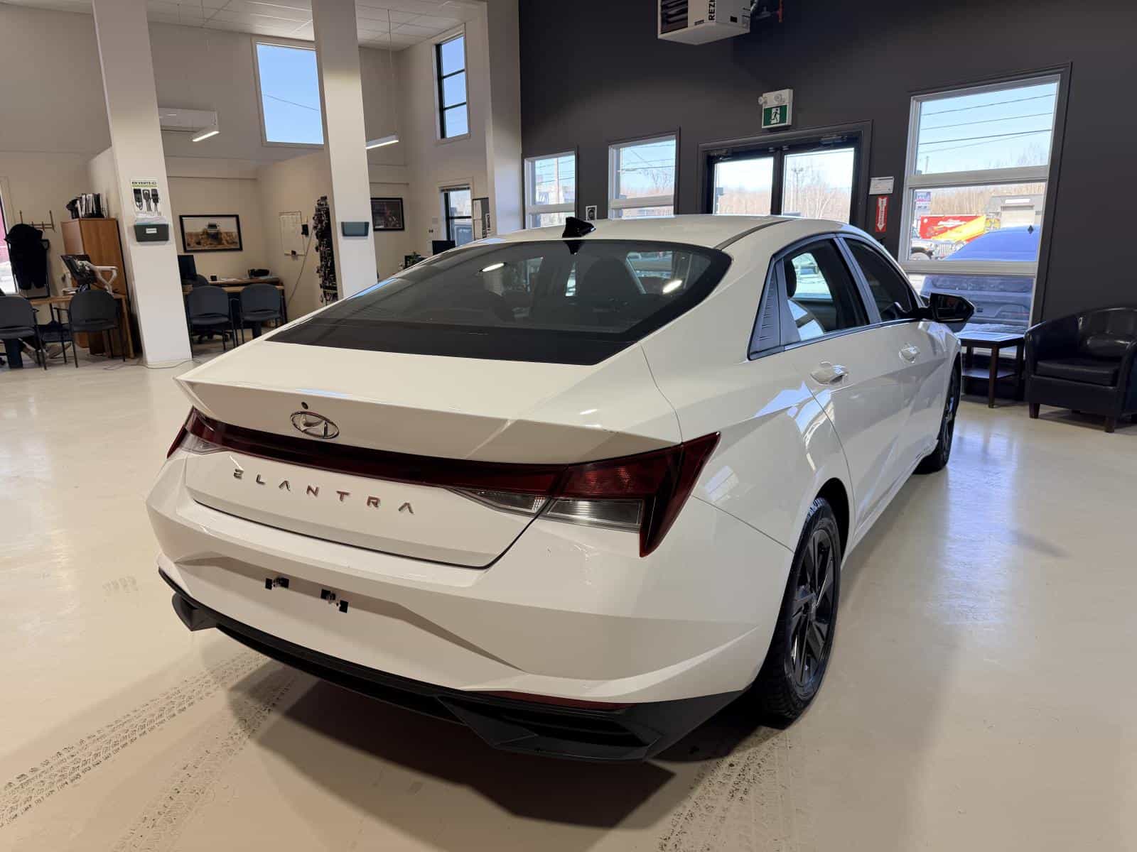 2022 Hyundai Elantra Preferred - Image 7