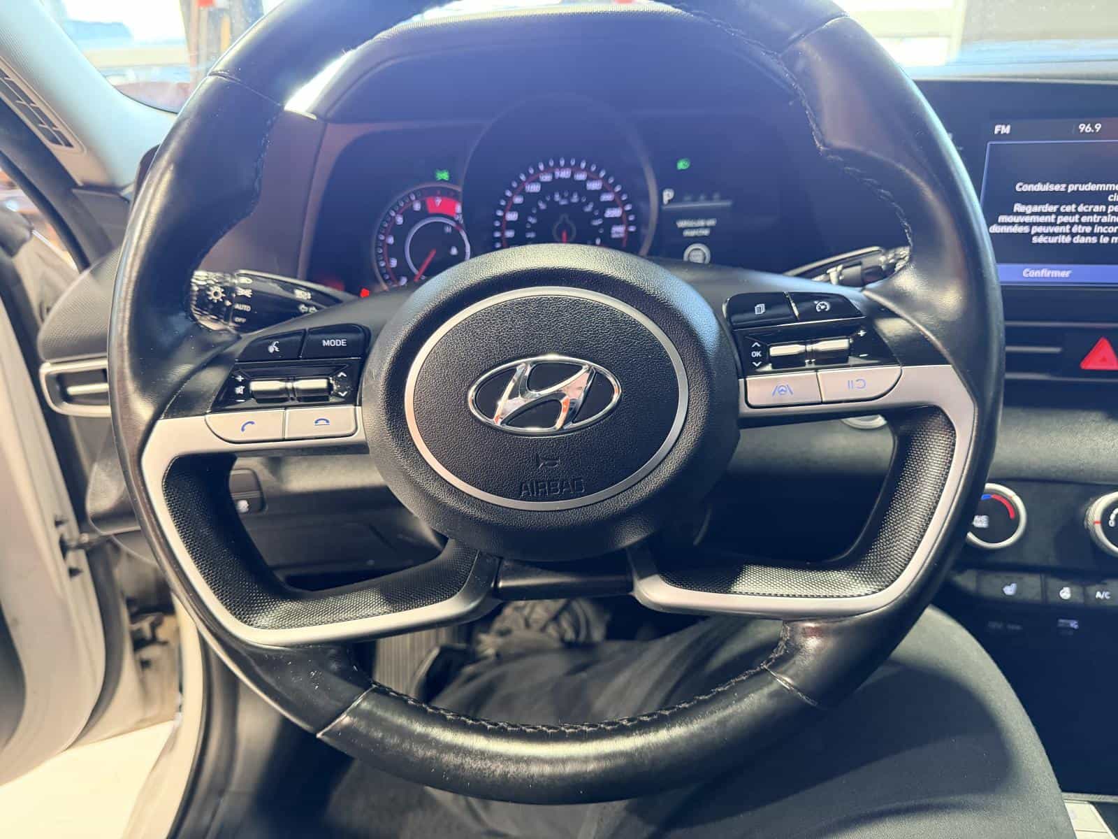 2022 Hyundai Elantra Preferred - Image 16