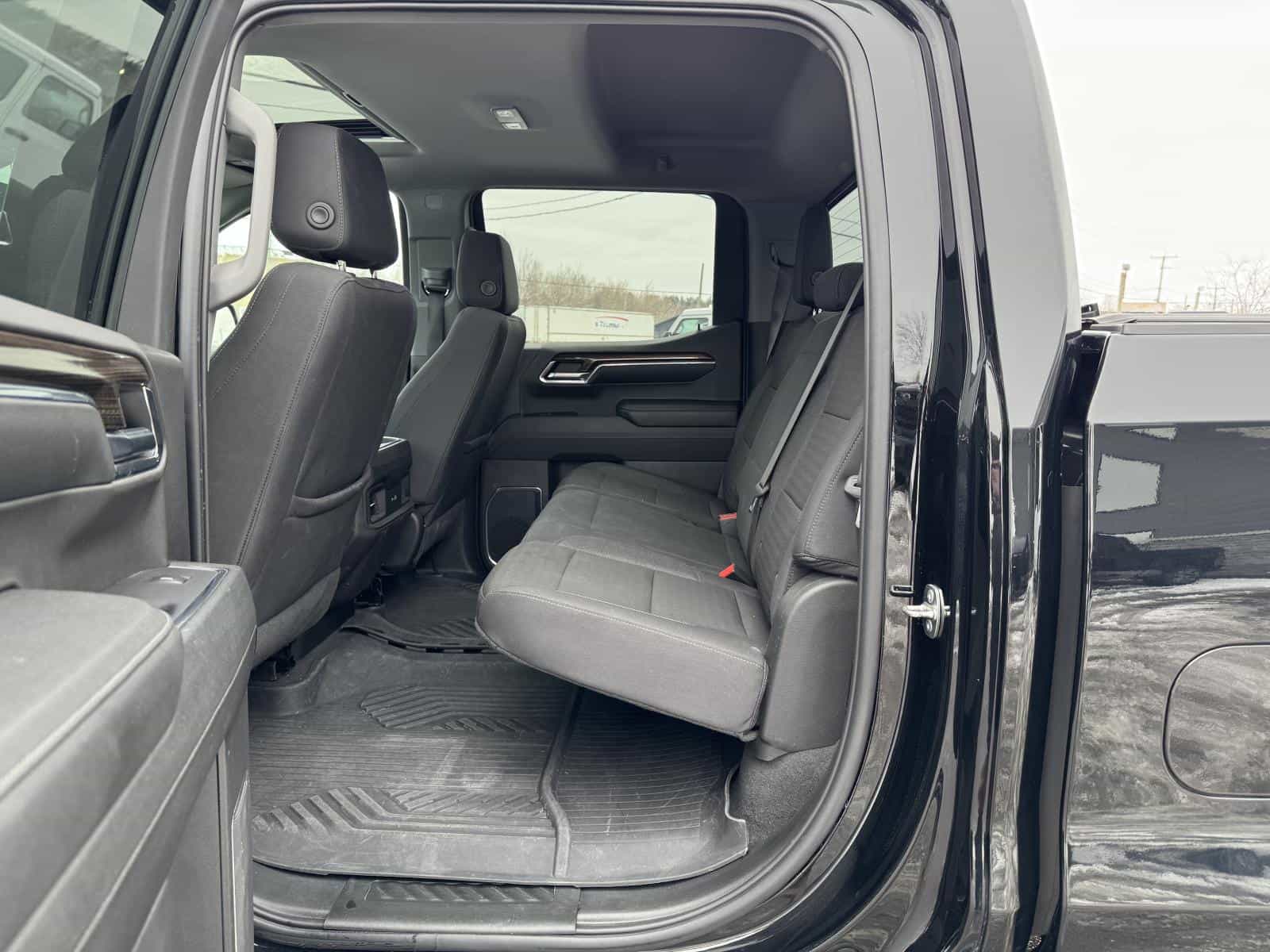 2024 Chevrolet Silverado 1500 RST - Image 15