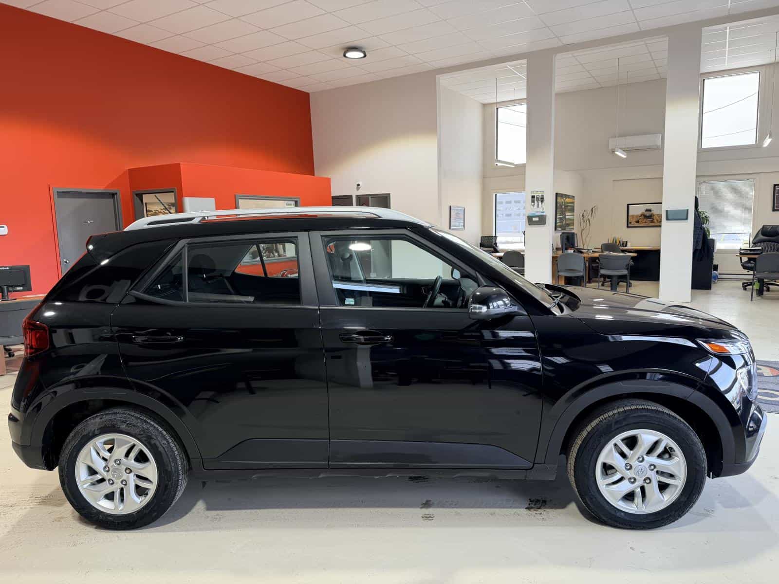 2023 Hyundai Venue Preferred - Image 9