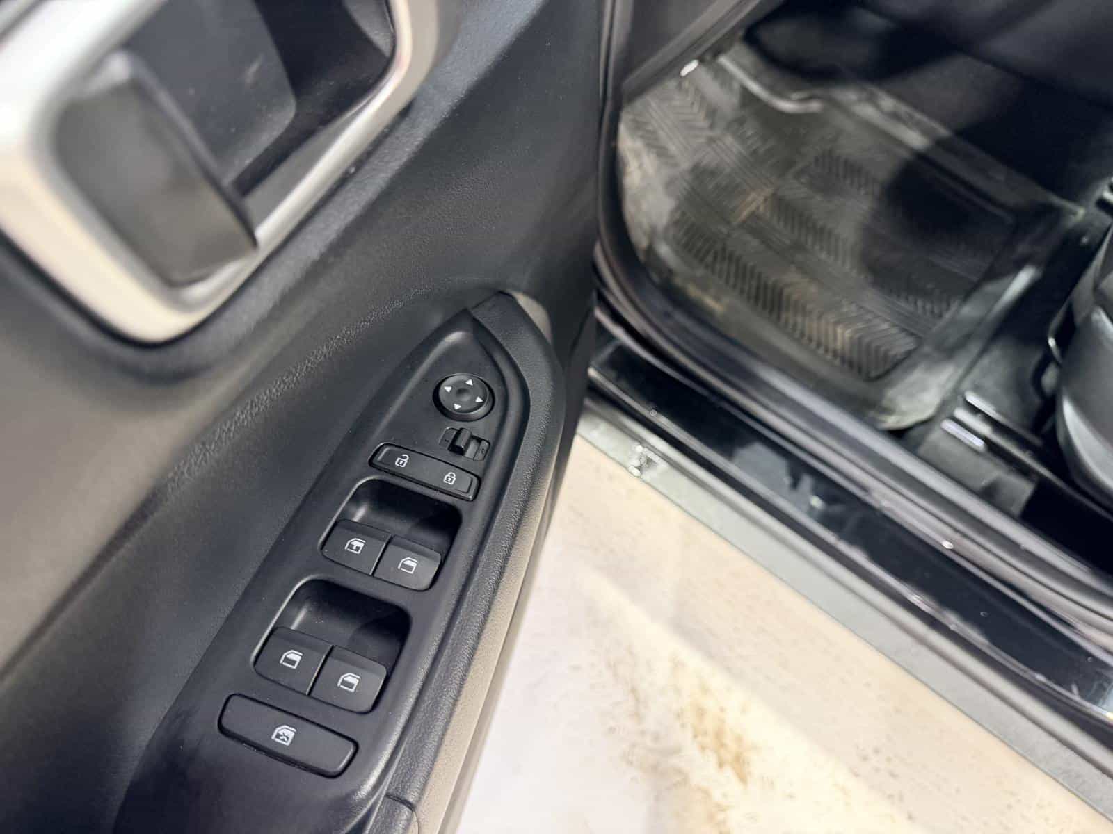 2023 Hyundai Venue Preferred - Image 16