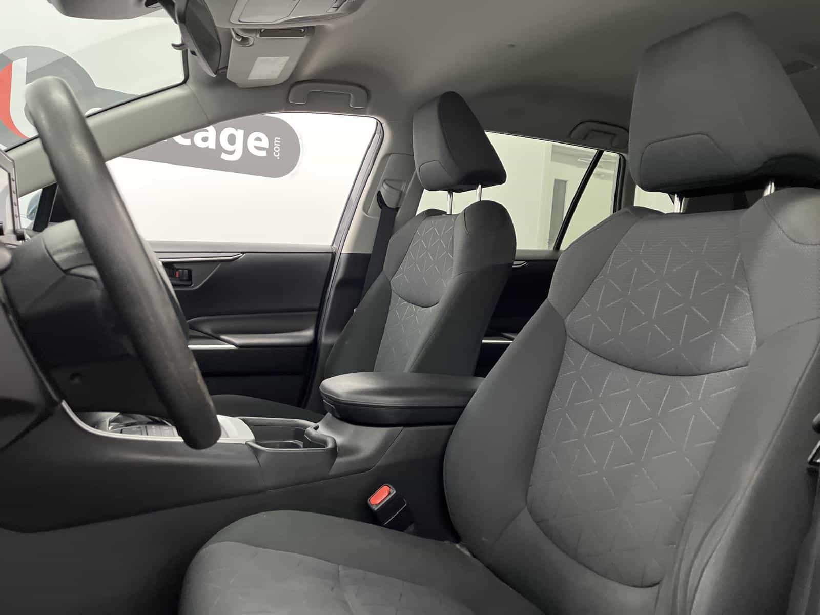 2021 Toyota Rav4 LE - Image 8