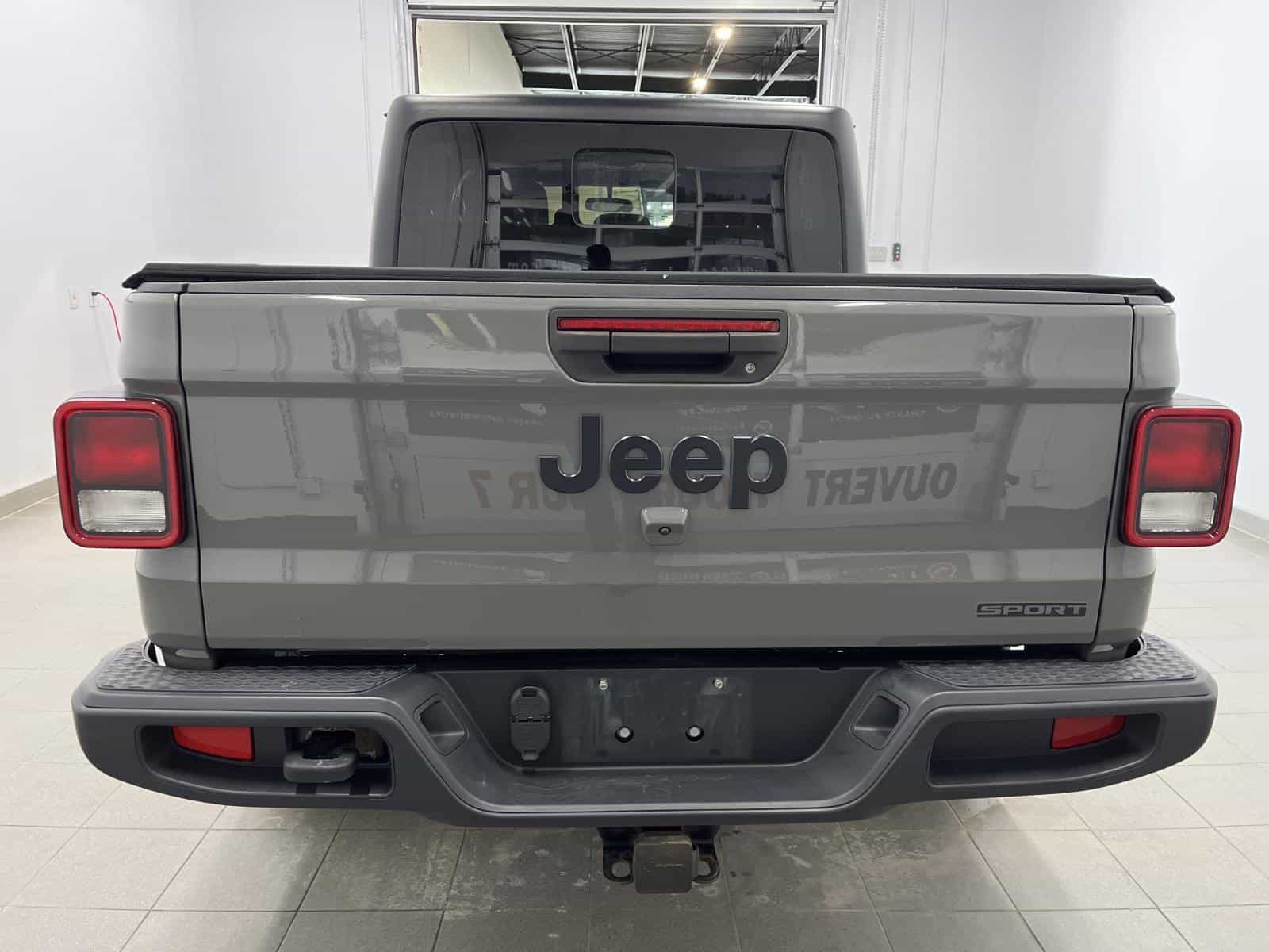 2021 Jeep Gladiator Sport S - Image 4