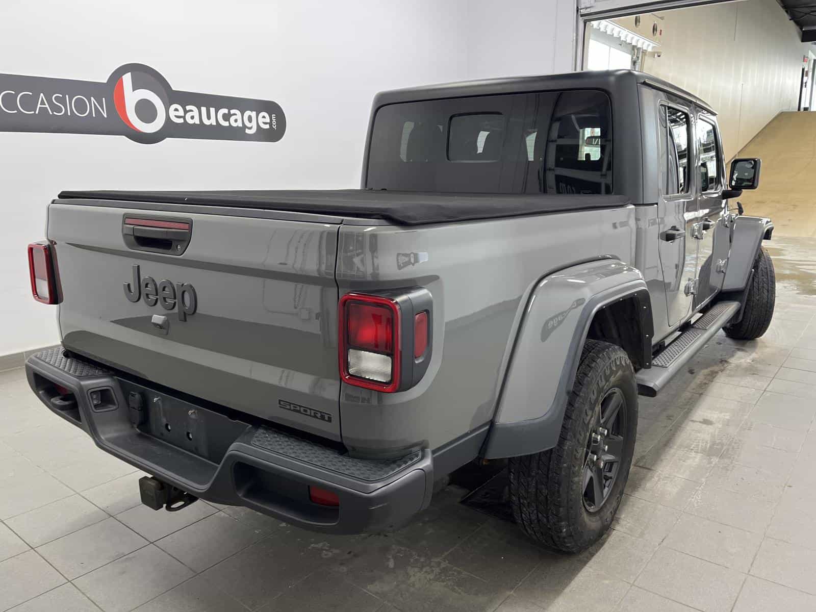 2021 Jeep Gladiator Sport S - Image 5