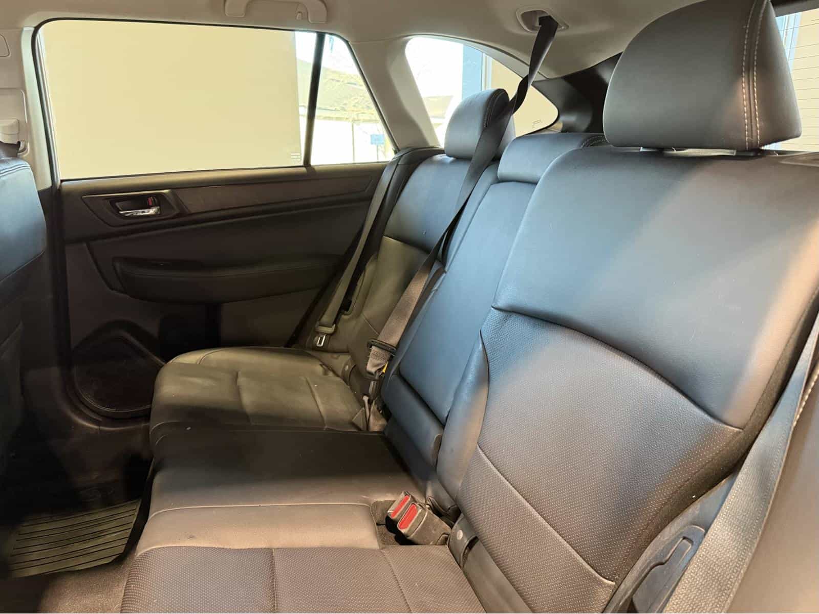 2016 Subaru Outback 3.6R Limited w/Tech - Image 8