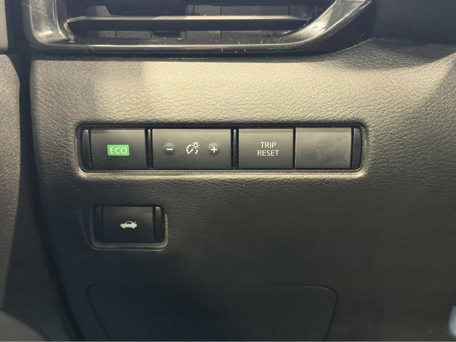 2021 Nissan Sentra SV - Image 12