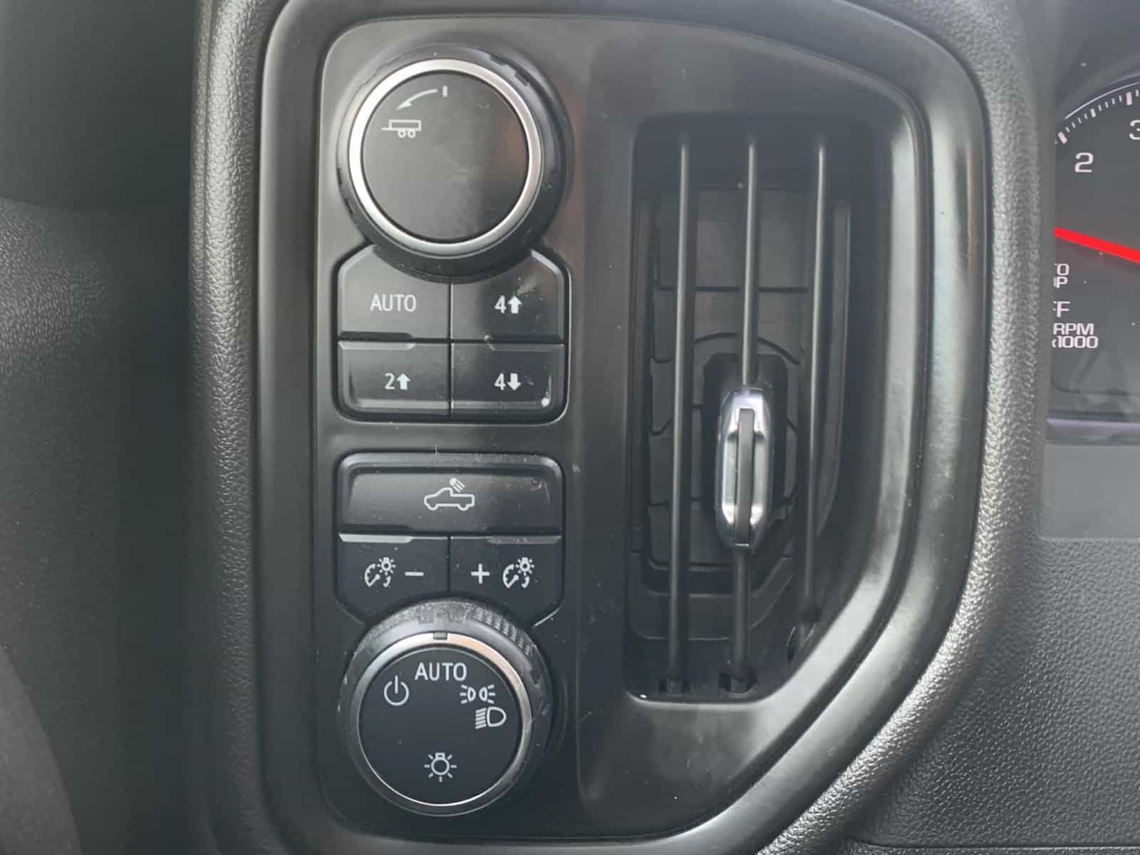 2022 Chevrolet Silverado 1500 Custom Trail Boss - Image 25