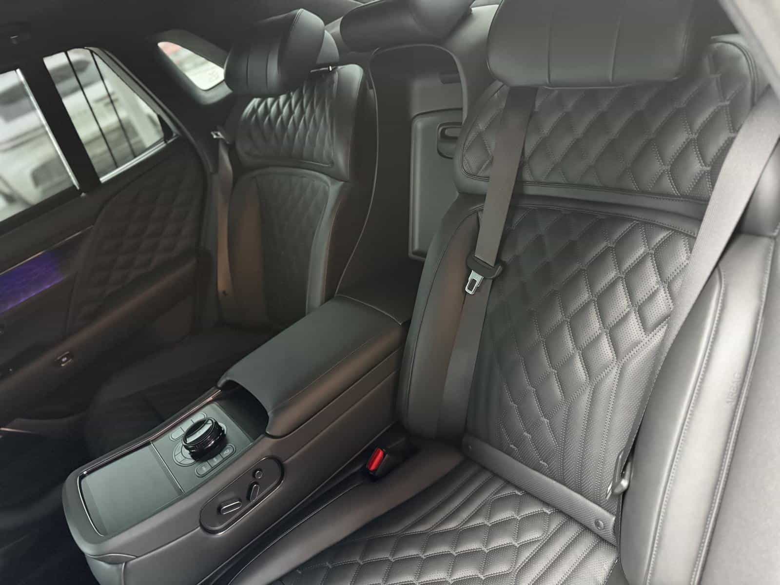 2026 Genesis G90 e-SC Prestige Black - Image 11