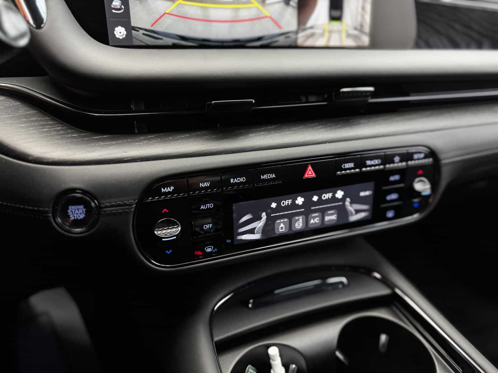 2026 Genesis G90 e-SC Prestige Black - Image 21