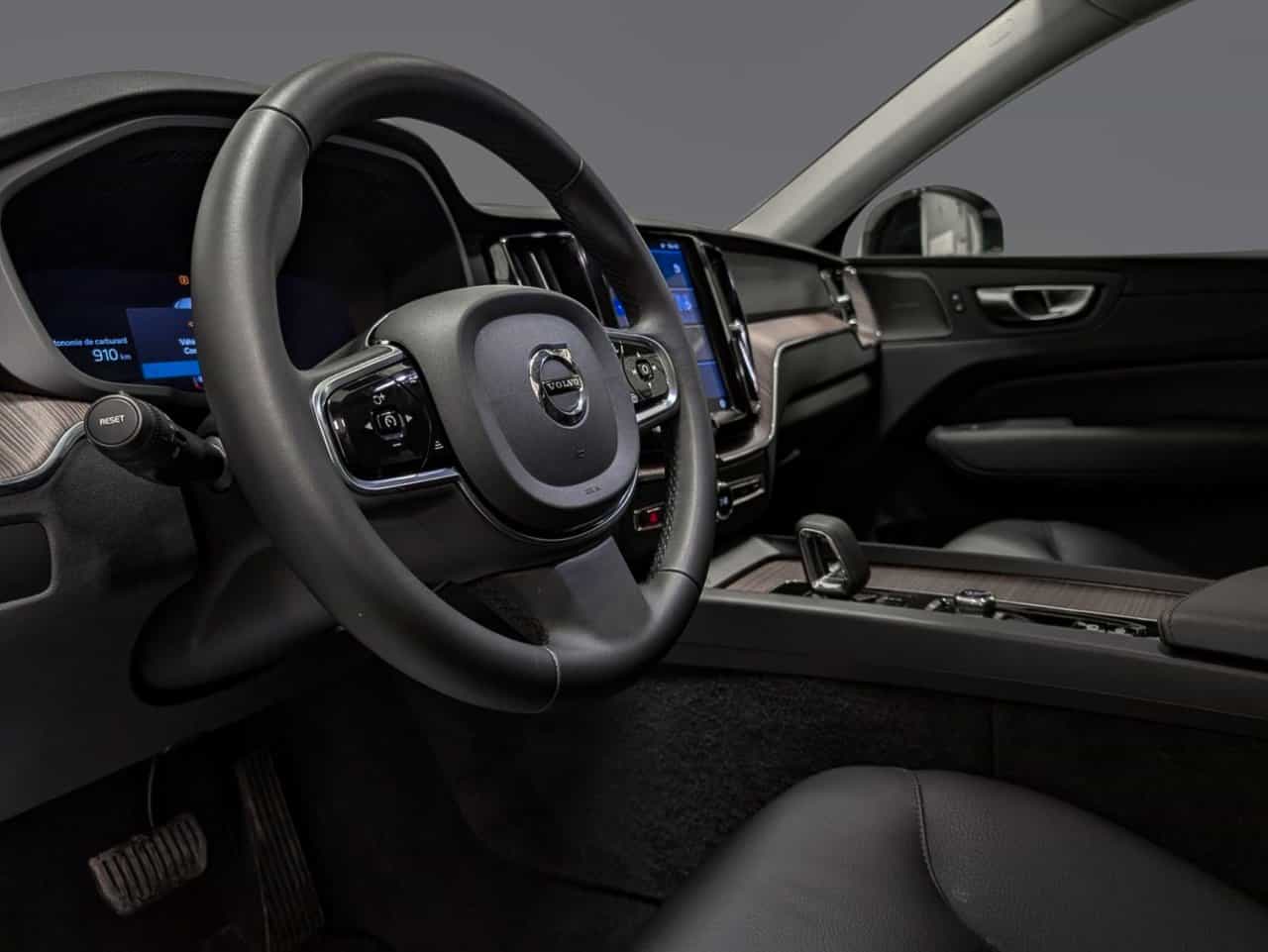 2024 Volvo XC60 B5 - Plus - Image 8