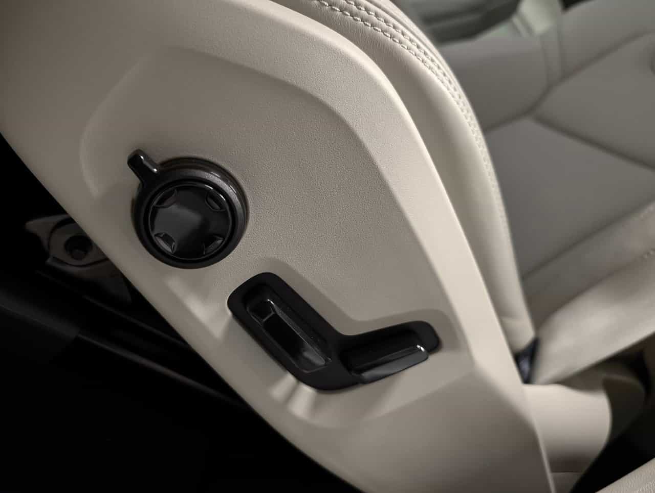 2025 Volvo XC60 Recharge Ultra - Image 10