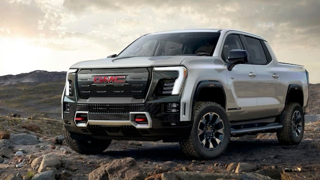 Le GMC Sierra 2025 stationné sur des roches dans les montagnes.